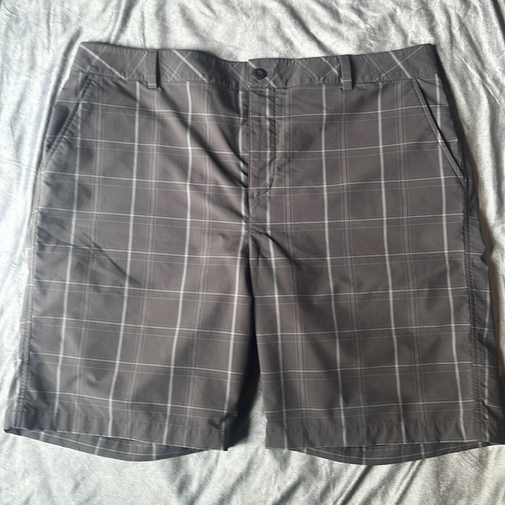 Under Armour men’s performance plaid golf shorts size 40